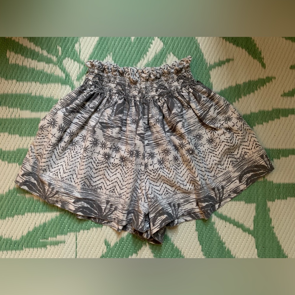esprit beach shorts size medium